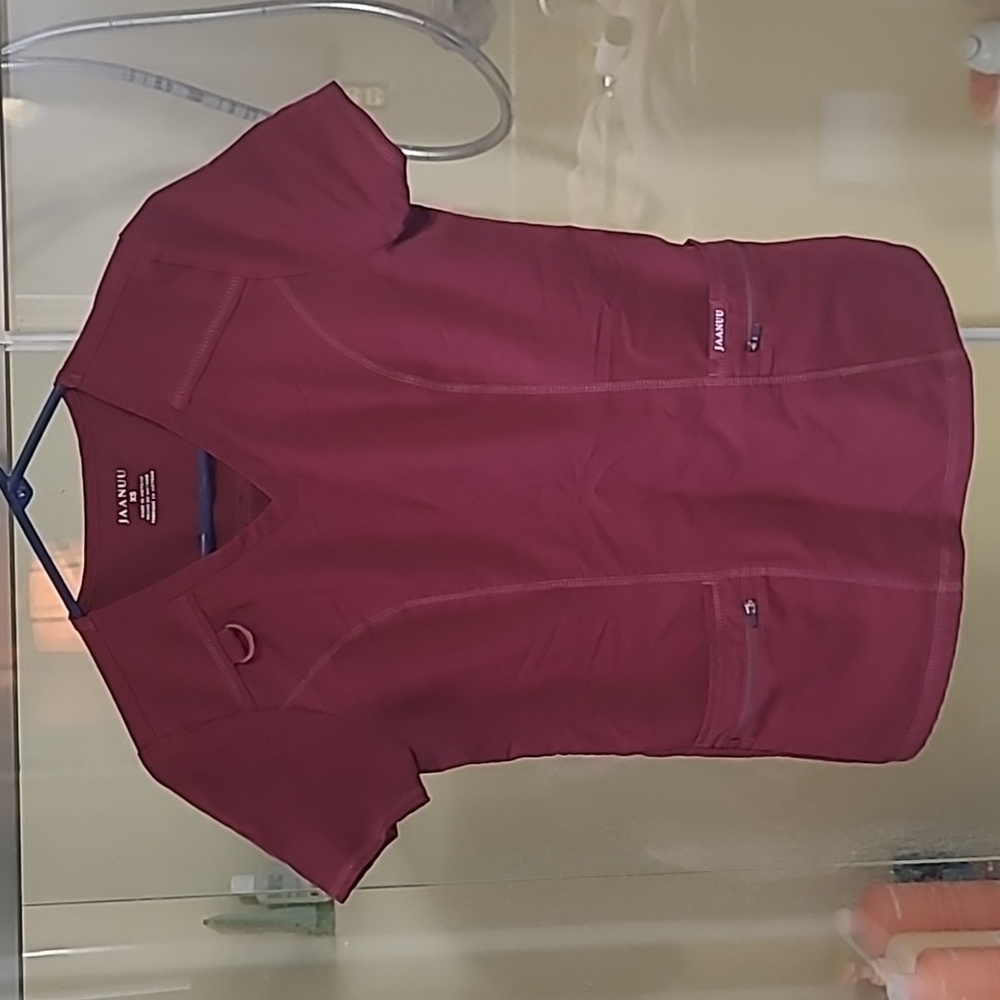 Jaanuu scrub top XS